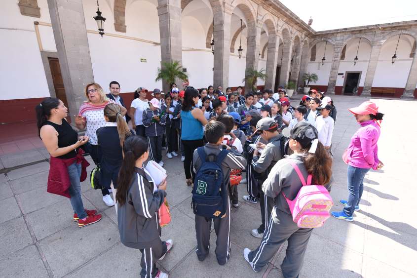 VISITA COLEGIO MANO AMIGA (2).JPG