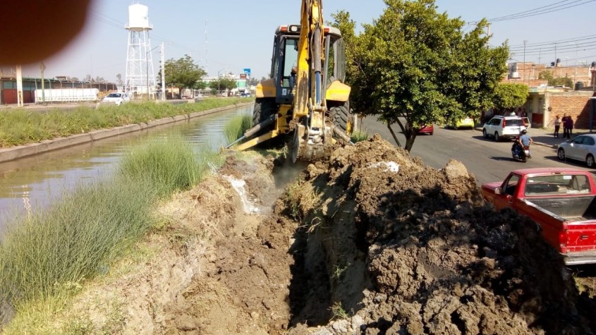 ATIENDEN FILTRACIÓN EN CANAL CORIA (3).JPG