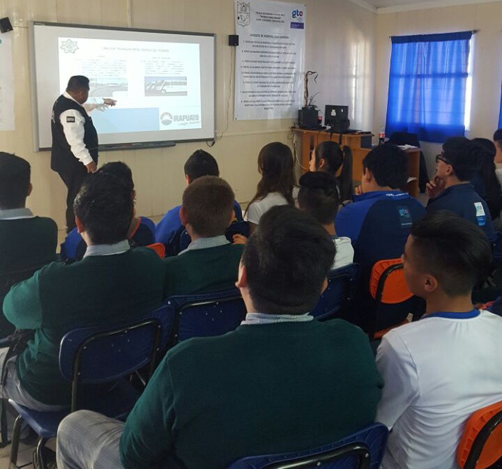 PLÁTICAS A ESTUDIANTES Y TRANSPORTISTAS (2)