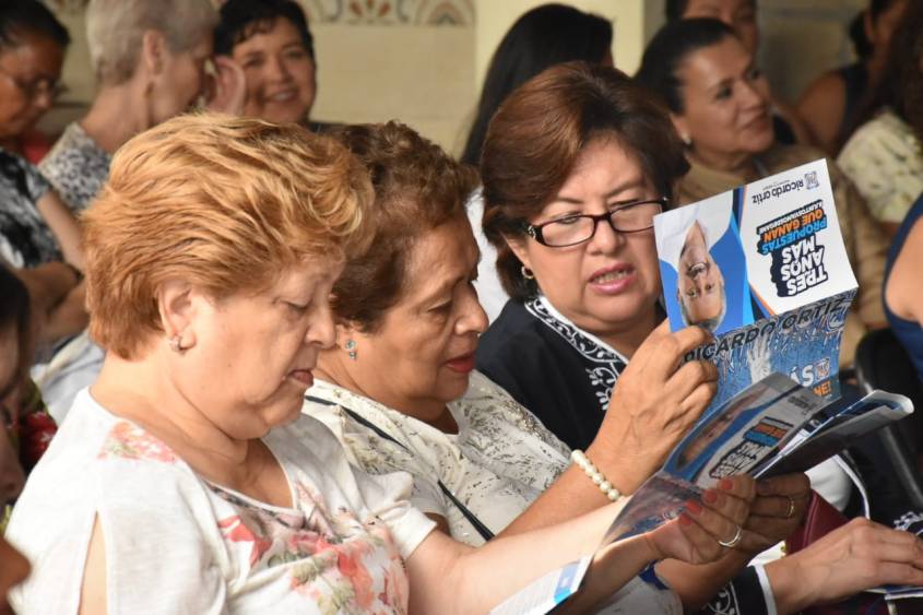 Reunión con mujeres (3)