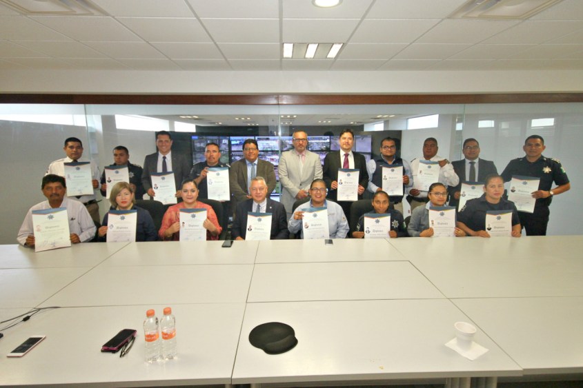 RECONOCIMIENTOS A POLICÍAS (2).jpeg