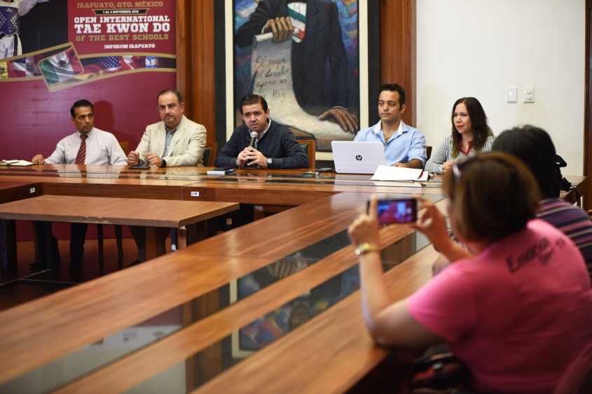 conferencia de prensa (2).JPG