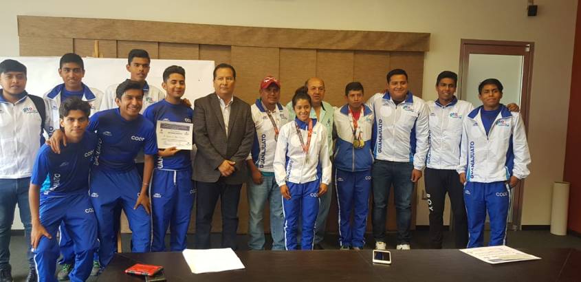 Jóvenes deportistas 3.jpeg