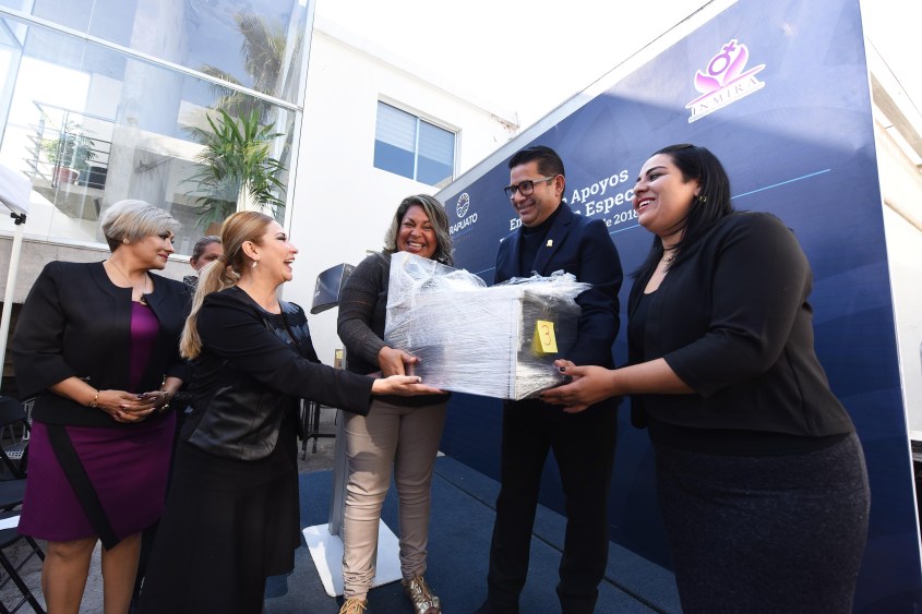 Entrega de Apoyos (1).JPG