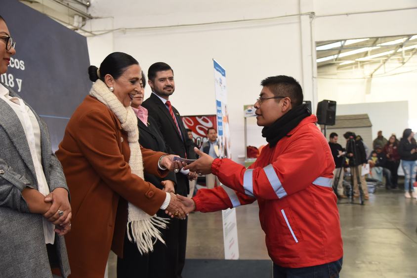 entrega becas(4).JPG