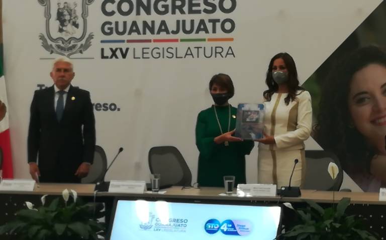 Entrega Libia Denisse García Muñoz Ledo IV informe de Gobierno.